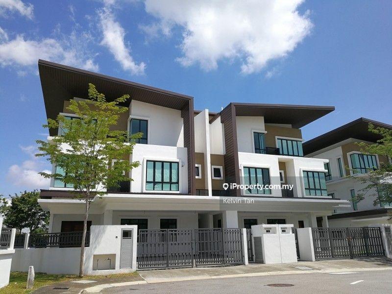 Puchong Intermediate Semidetached House 6+1 bedrooms for sale