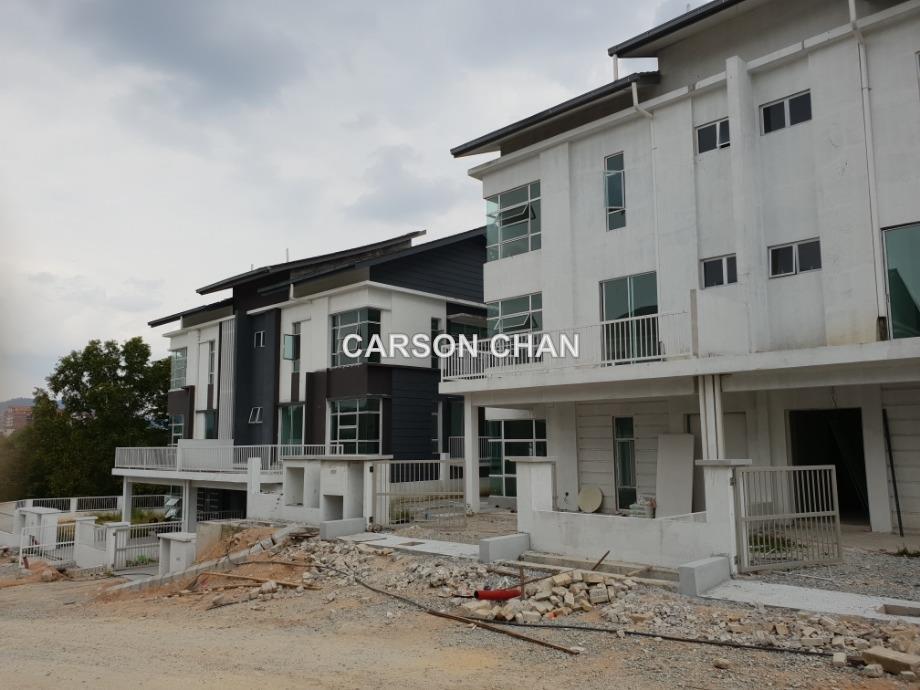 Semi-Detached House for Sale in Taman Pinggiran Mahkota, Sungai Long, Cheras by Carson Chan - iProperty.com.my