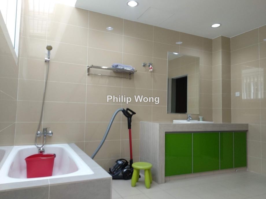 Rumah Berangkai 3 Tingkat untuk Dijual di Desa Park Serdang Seri Kembangan, Seri Kembangan oleh Philip Wong - iProperty.com.my