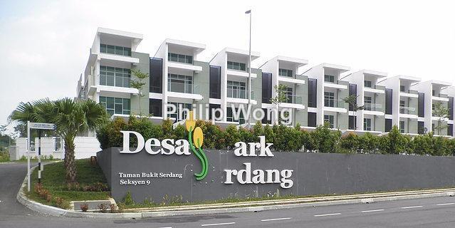 Rumah Berangkai 3 Tingkat untuk Dijual di Desa Park Serdang Seri Kembangan, Seri Kembangan oleh Philip Wong - iProperty.com.my
