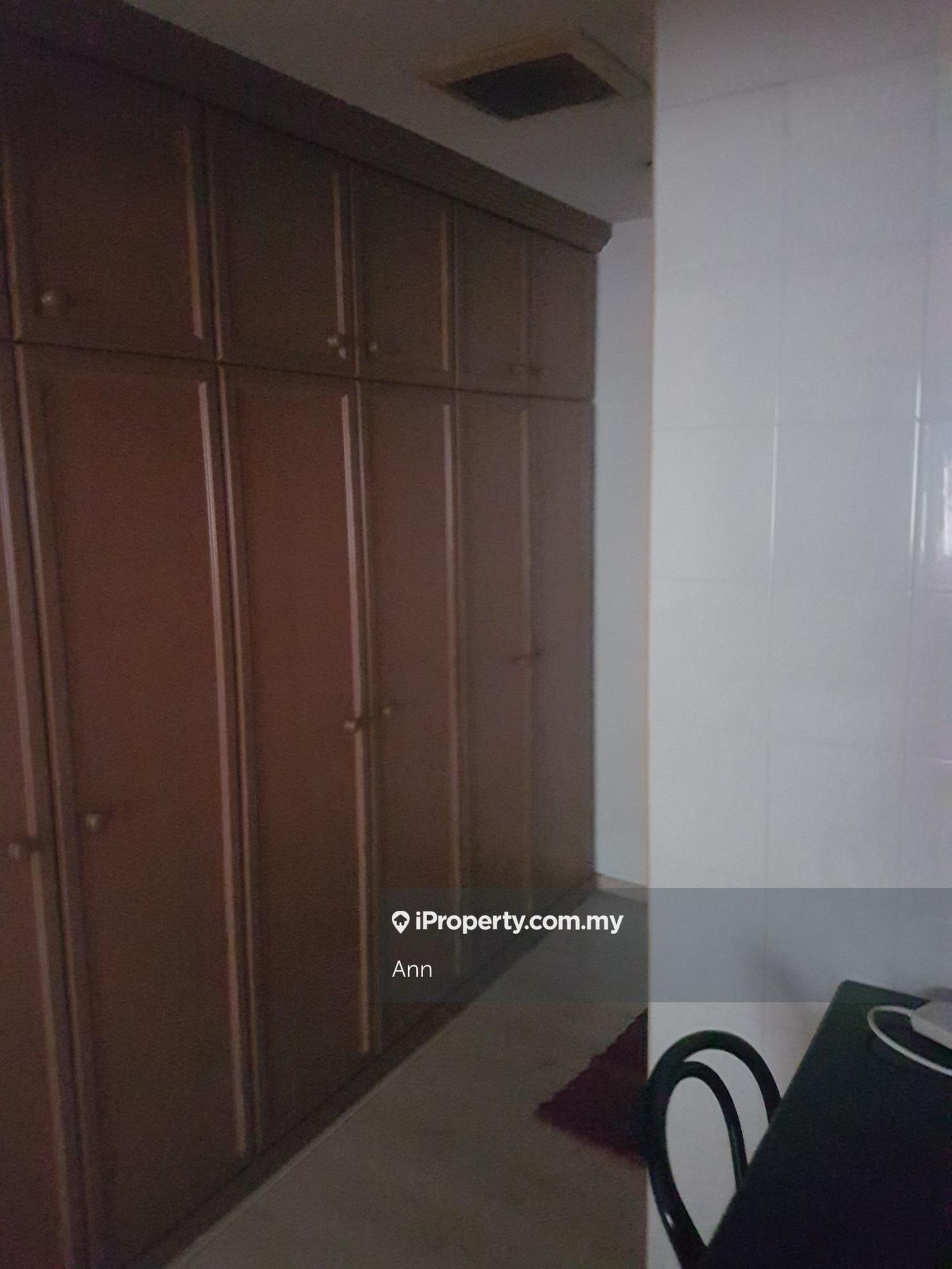Rumah Bandar untuk Dijual di Country Heights, Kajang oleh Ann - iProperty.com.my