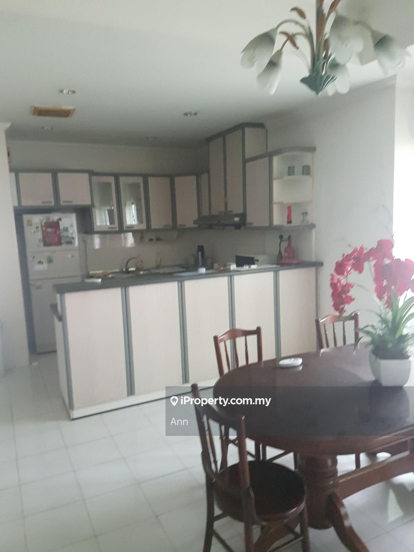 Rumah Bandar untuk Dijual di Country Heights, Kajang oleh Ann - iProperty.com.my