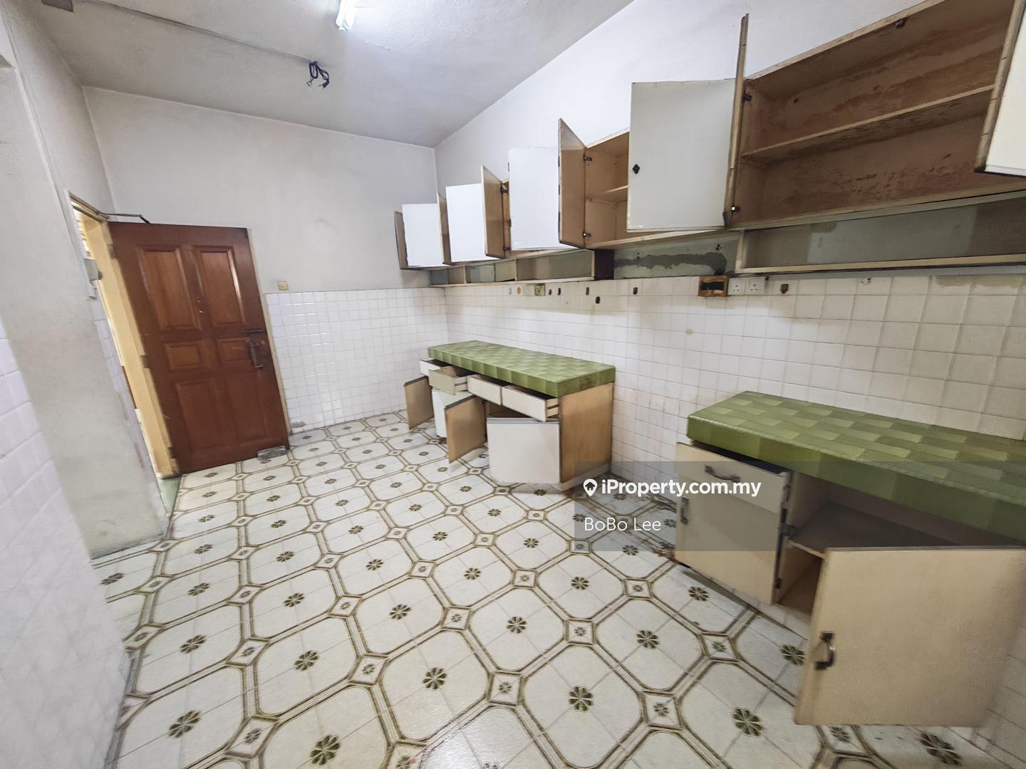 Rumah Berangkai 2 Tingkat untuk Dijual di dvdqz, Jalan Klang Lama (Old Klang Road) oleh BoBo Lee - iProperty.com.my