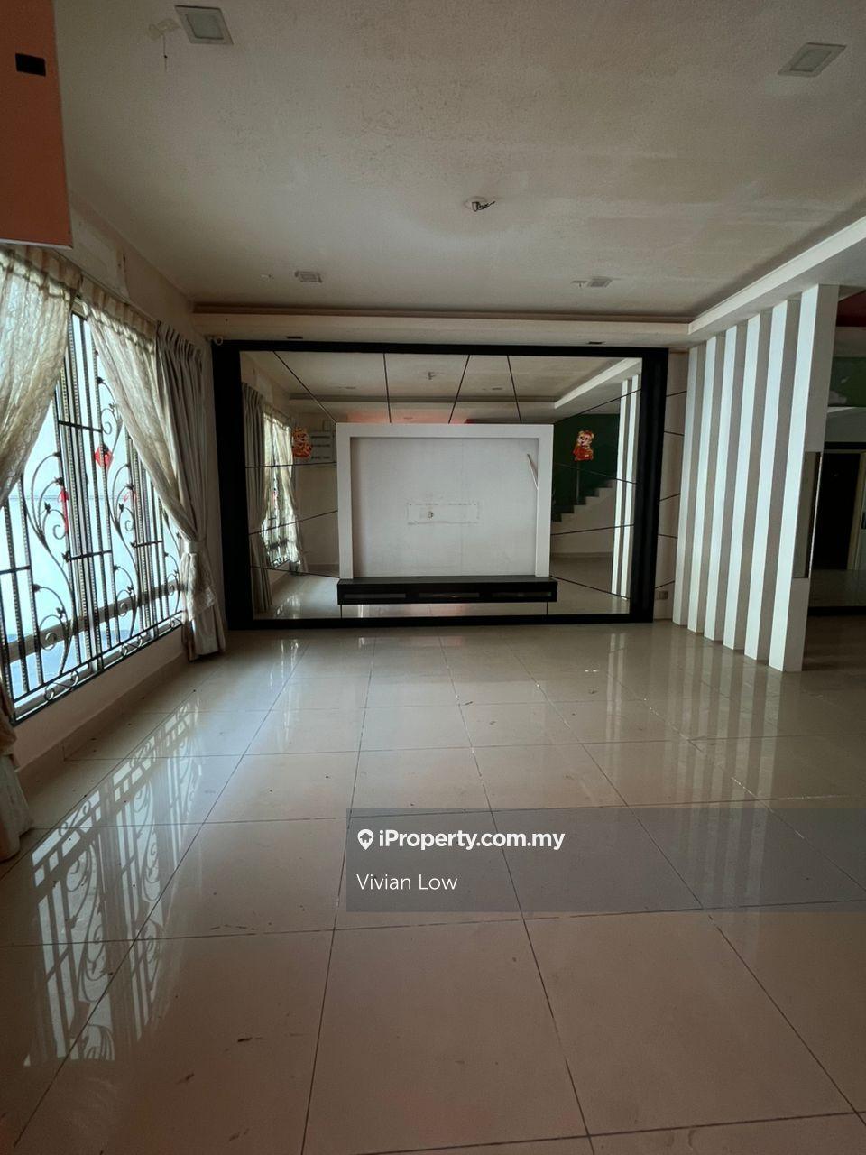 Rumah Berangkai 2.5 Tingkat untuk Dijual di Taman Suria Tropika, Seri Kembangan oleh Vivian Low - iProperty.com.my