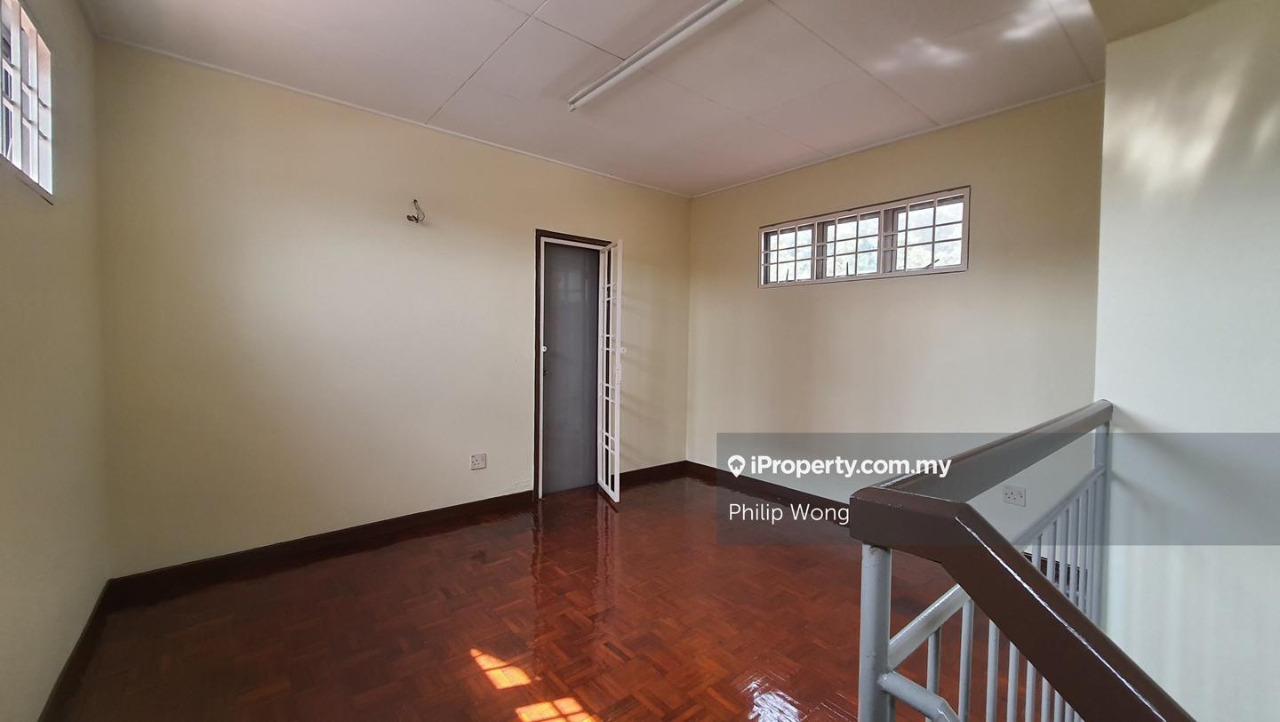 Rumah Berangkai 2.5 Tingkat untuk Dijual di Taman Equine, Seri Kembangan oleh Philip Wong - iProperty.com.my