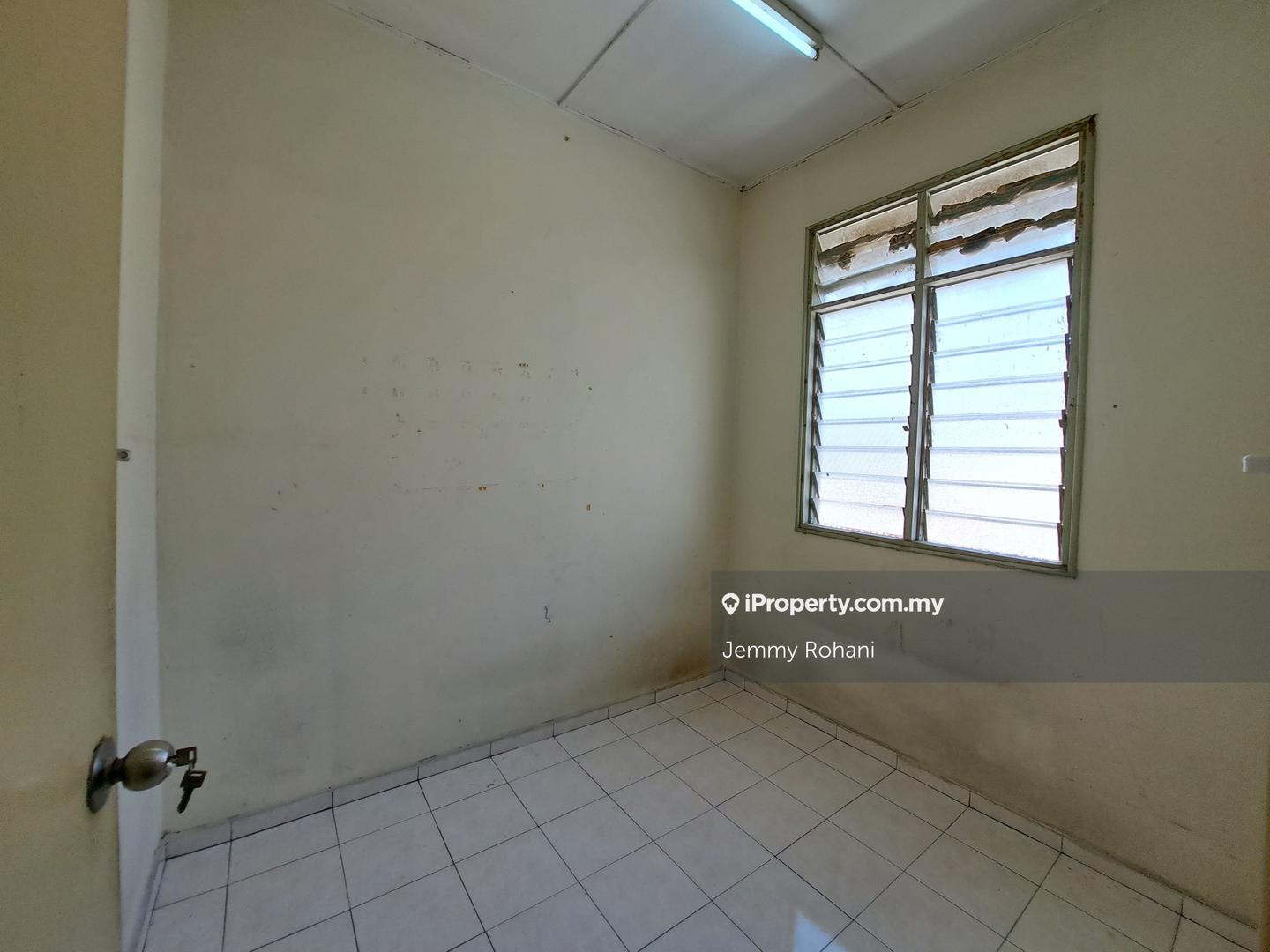 Rumah Berangkai 2 Tingkat untuk Dijual di BBN, Nilai oleh Jemmy Rohani - iProperty.com.my