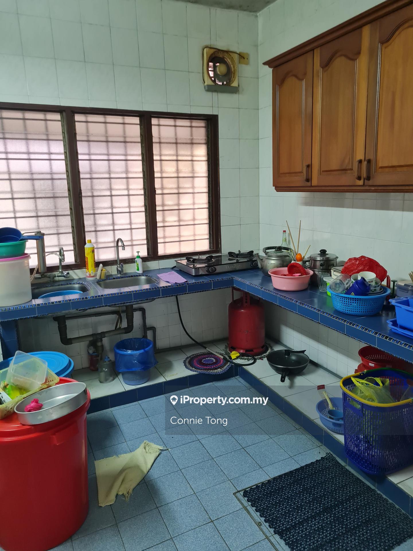 Rumah Berangkai 2 Tingkat untuk Dijual di Full extend Reno 2 storey house Taman Kinrara TK3, Puchong oleh Connie Tong - iProperty.com.my