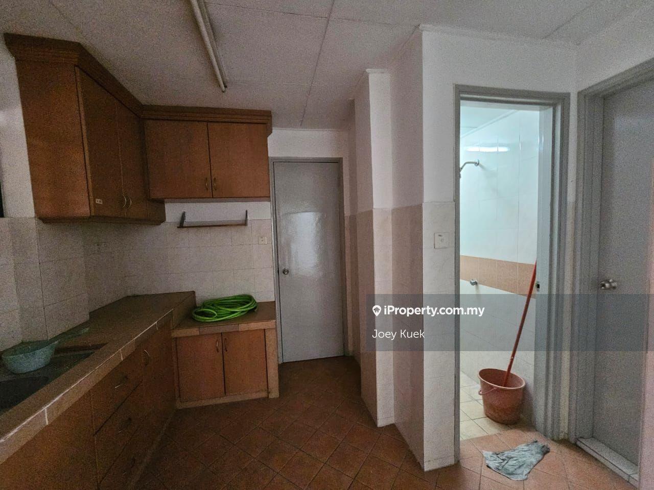 Condominium for Sale in La Vista Condominiums by Joey Kuek - iProperty.com.my