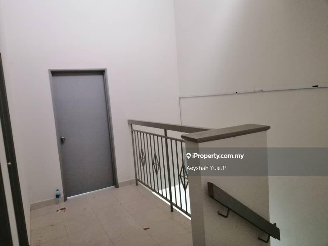 Cluster House for Sale in Puncak Alam Corner, Ktchen Extended, Puncak Alam by Aeyshah Yusuff - iProperty.com.my