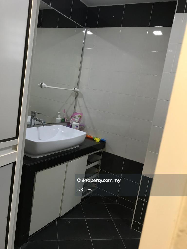 Kondominium untuk Dijual di Bayan Villa, Seri Kembangan oleh NK Lew - iProperty.com.my