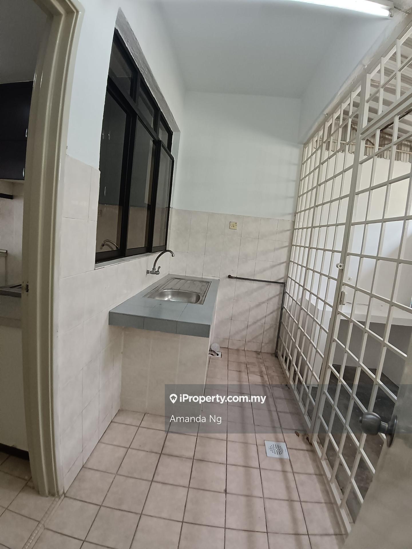Rumah Berkembar untuk Disewa di Bandar Utama 11, Bandar Utama oleh Amanda Ng - iProperty.com.my