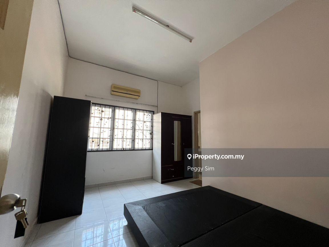 Rumah Berkembar untuk Dijual di Bandar Puteri Puchong, Puchong oleh Peggy Sim - iProperty.com.my
