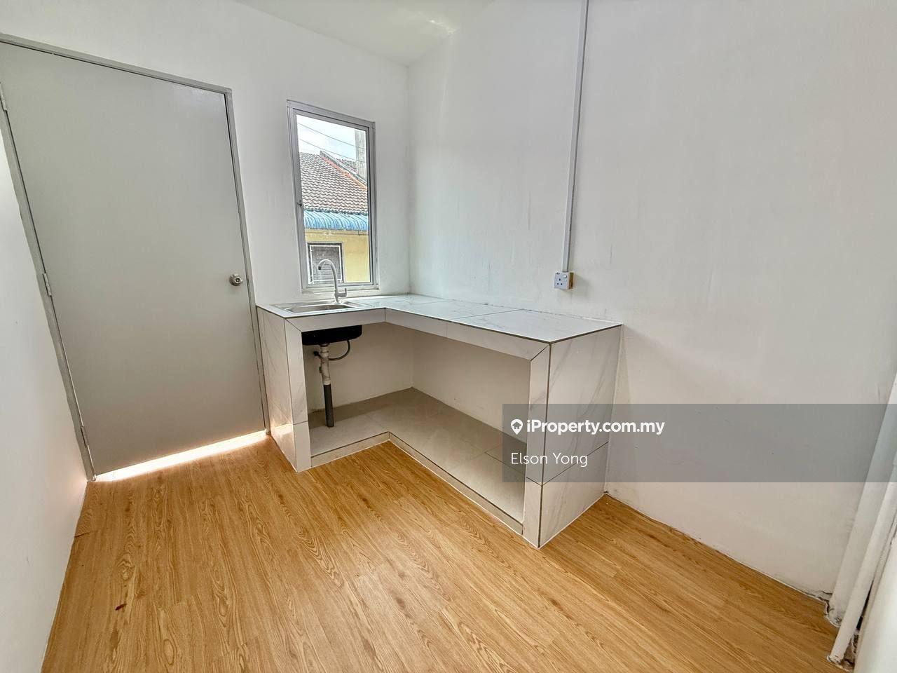 Rumah Berangkai 2 Tingkat untuk Dijual di Taman Banang Jaya, Evergreen Height, Bukit Flora, Batu Pahat oleh Elson Yong - iProperty.com.my