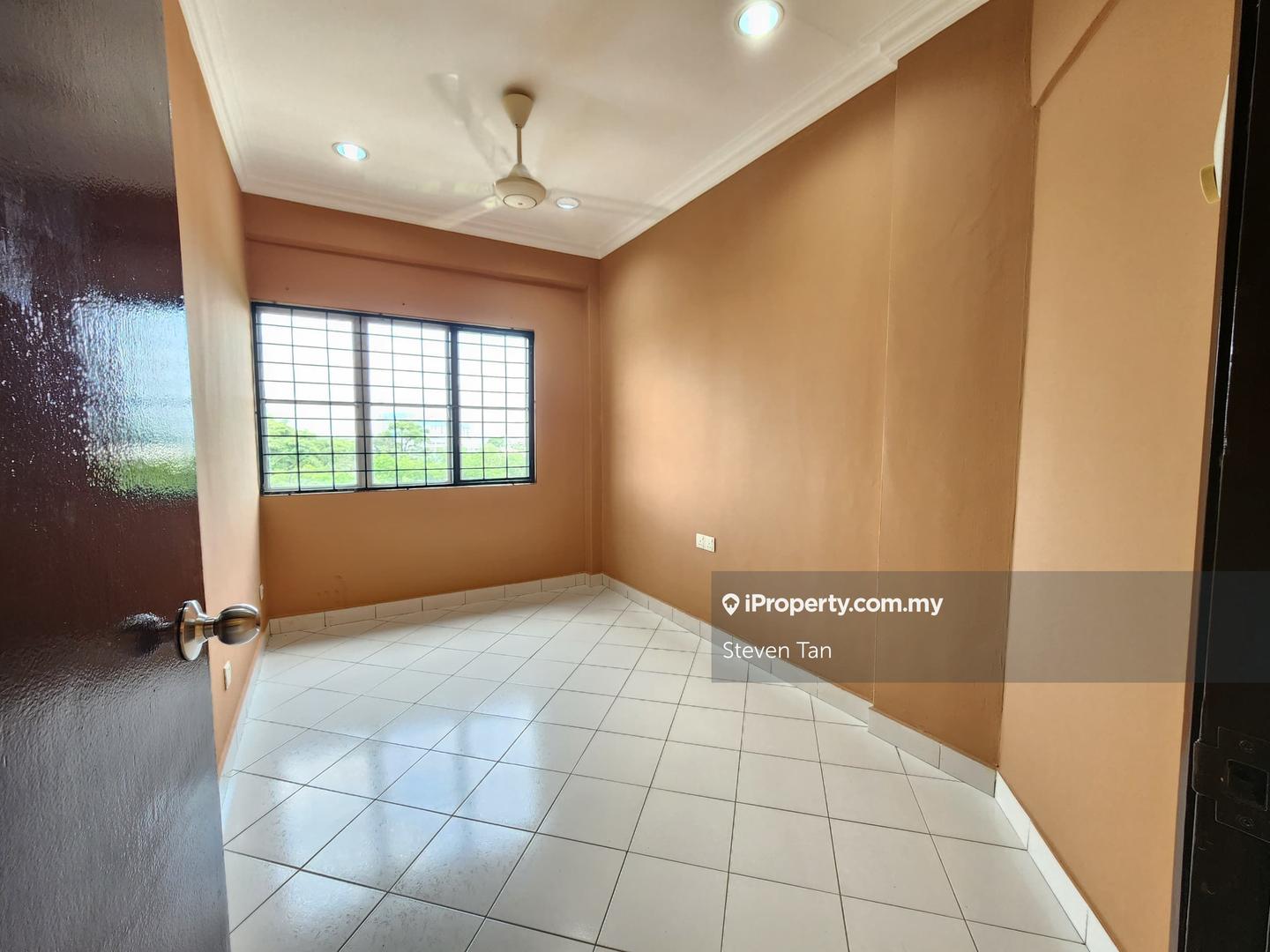 Condominium for Sale in La Vista Condominiums by Steven Tan - iProperty.com.my