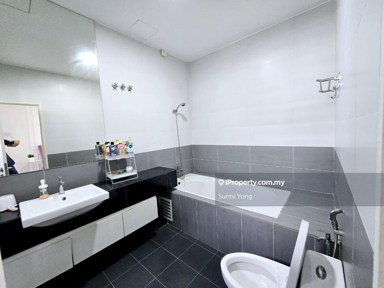 Rumah Berangkai 3 Tingkat untuk Dijual di Kinrara Residence, Puchong oleh Sunni Yong - iProperty.com.my