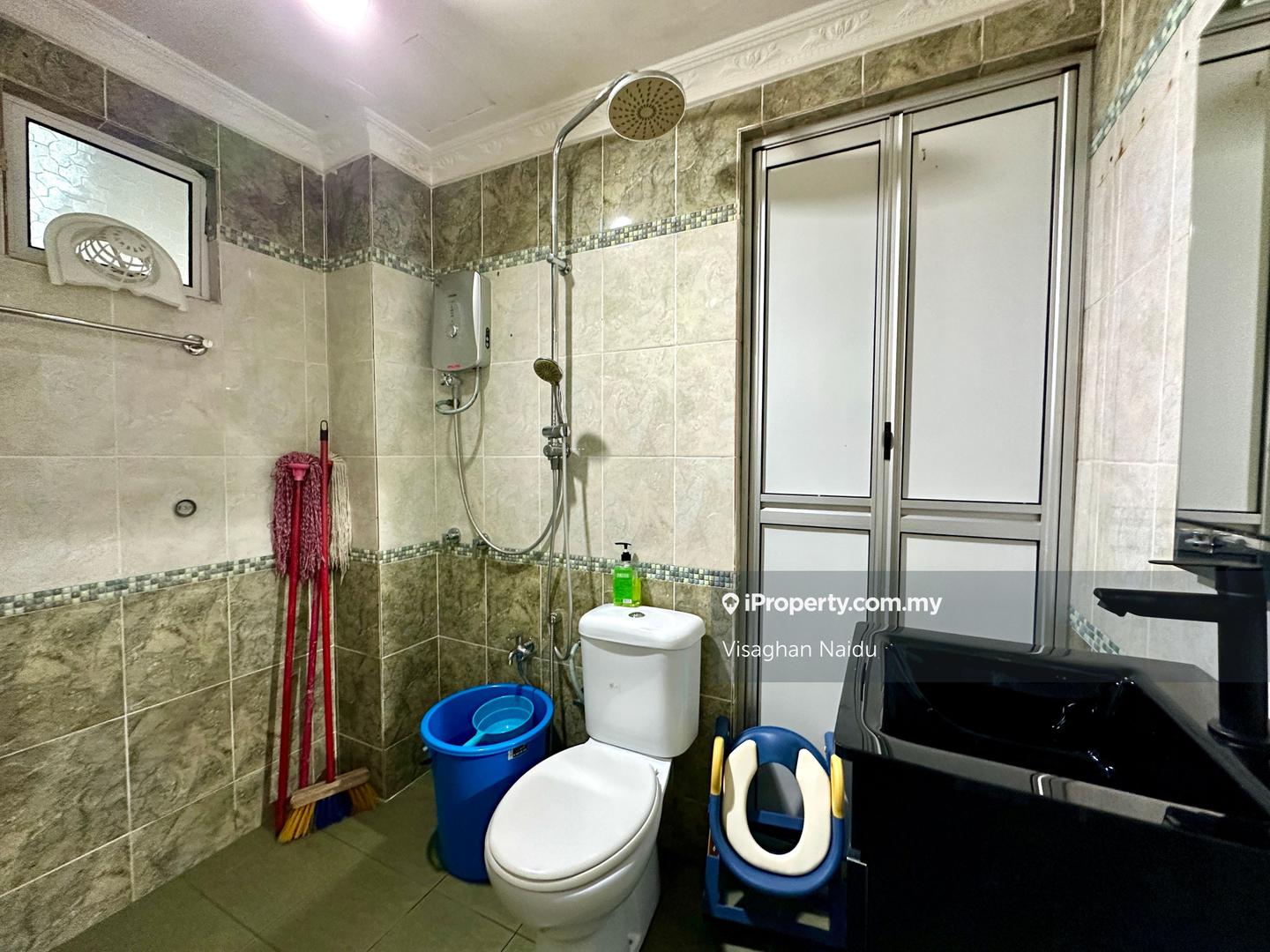 Rumah Berkembar untuk Dijual di Bandar Country Homes, Rawang oleh Visaghan Naidu - iProperty.com.my