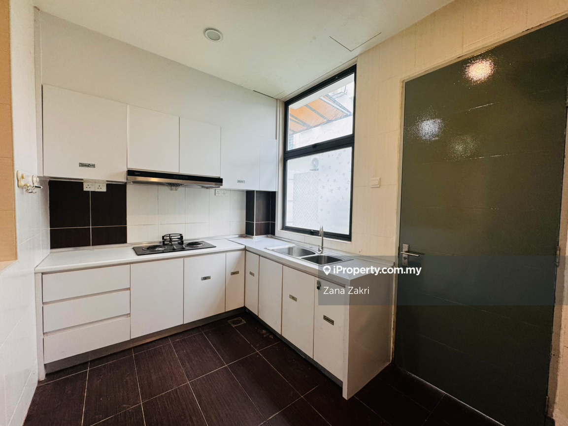 Rumah Berangkai 3 Tingkat untuk Dijual di TAMAN UKAY TROPIKA, Ampang oleh Zana Zakri - iProperty.com.my