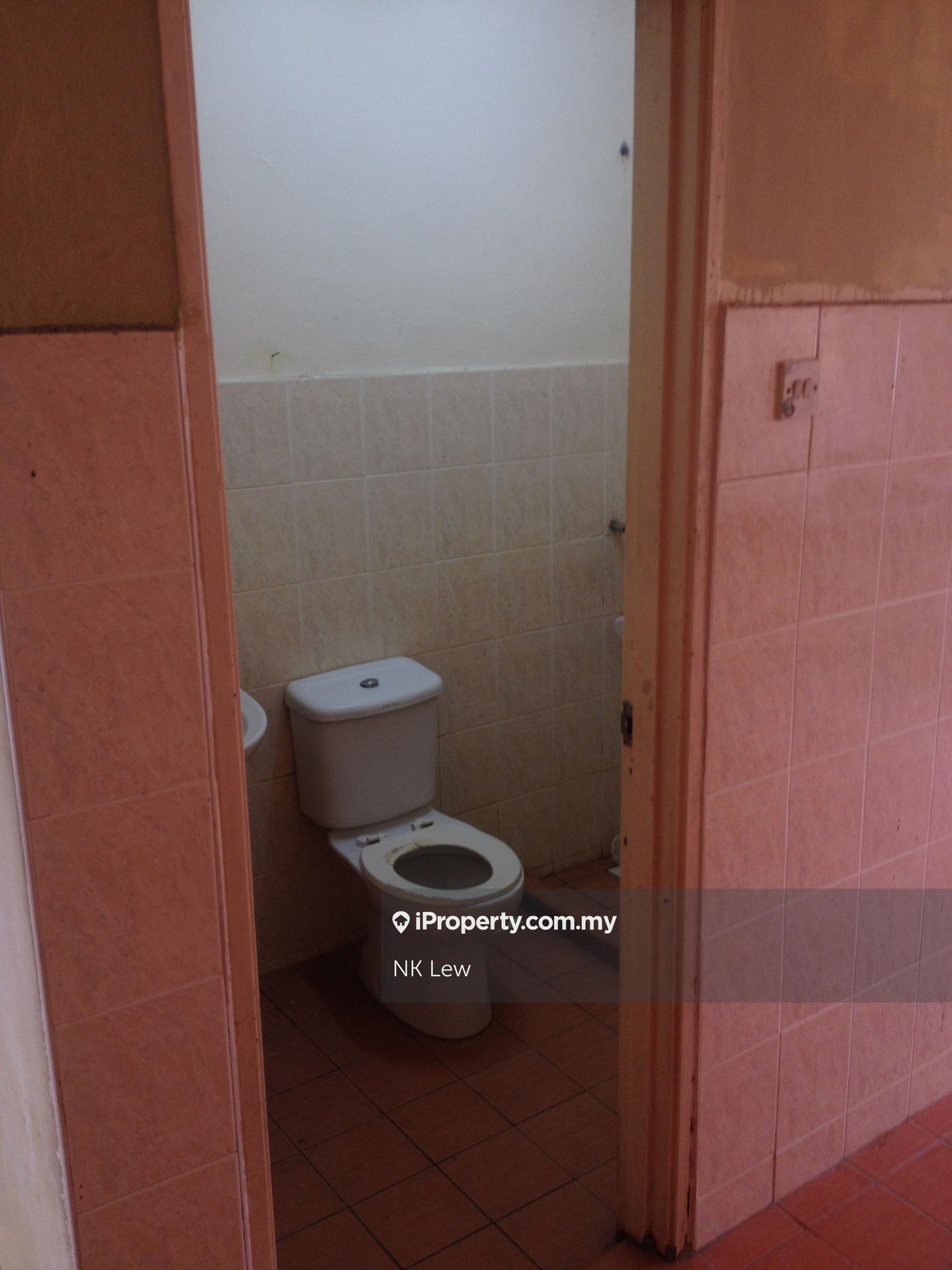 Rumah Berangkai 2 Tingkat untuk Dijual di Taman Bukit Serdang, Seri Kembangan oleh NK Lew - iProperty.com.my