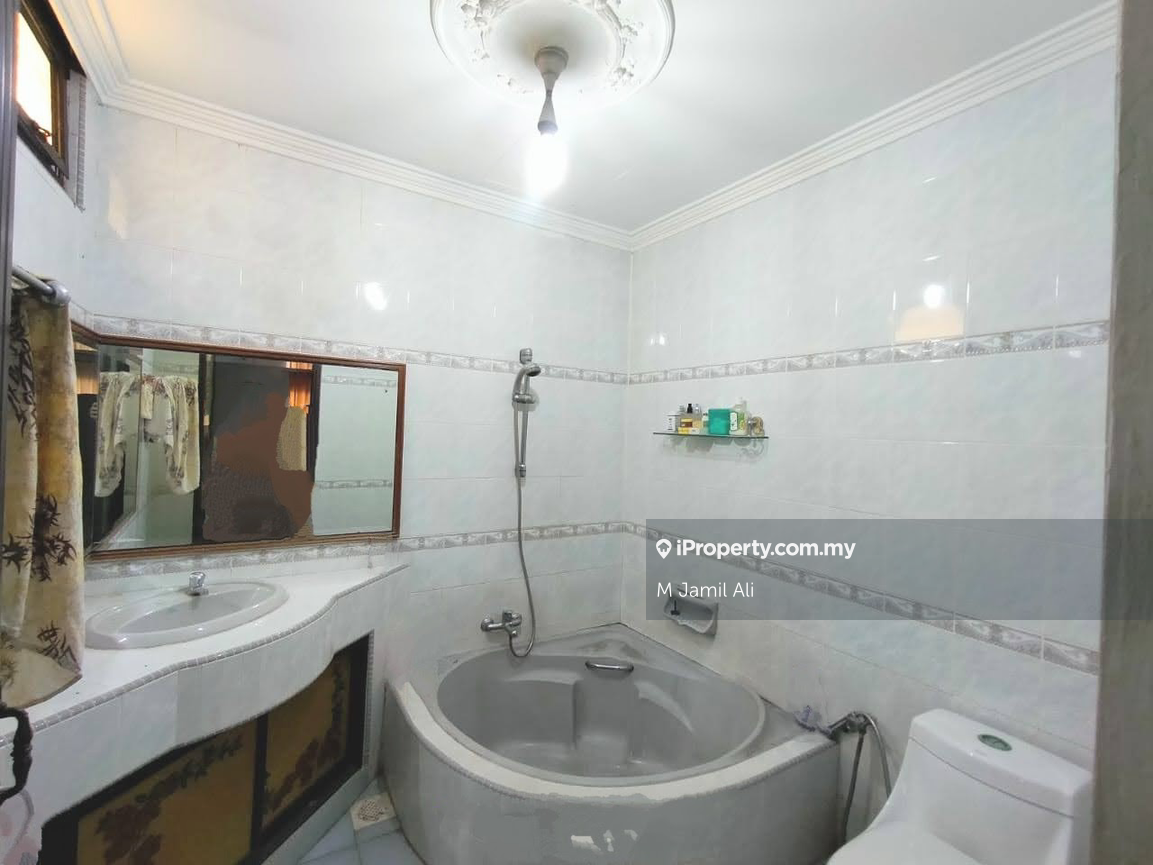 Bungalow House for Sale in Kampung Melayu, Kluang by M Jamil Ali - iProperty.com.my