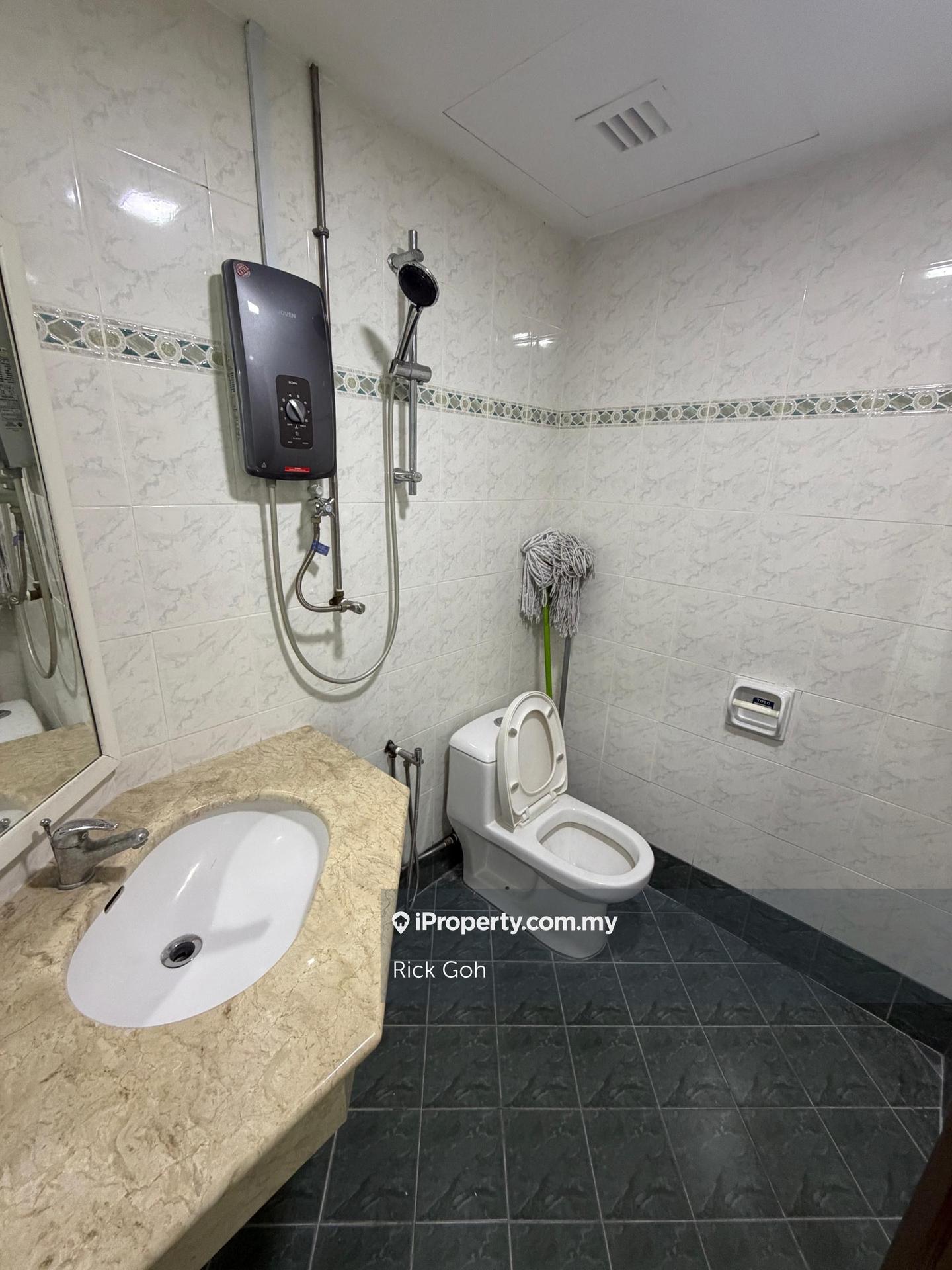 Condominium for Rent in Gurney Beach Resort by Rick Goh - iProperty.com.my