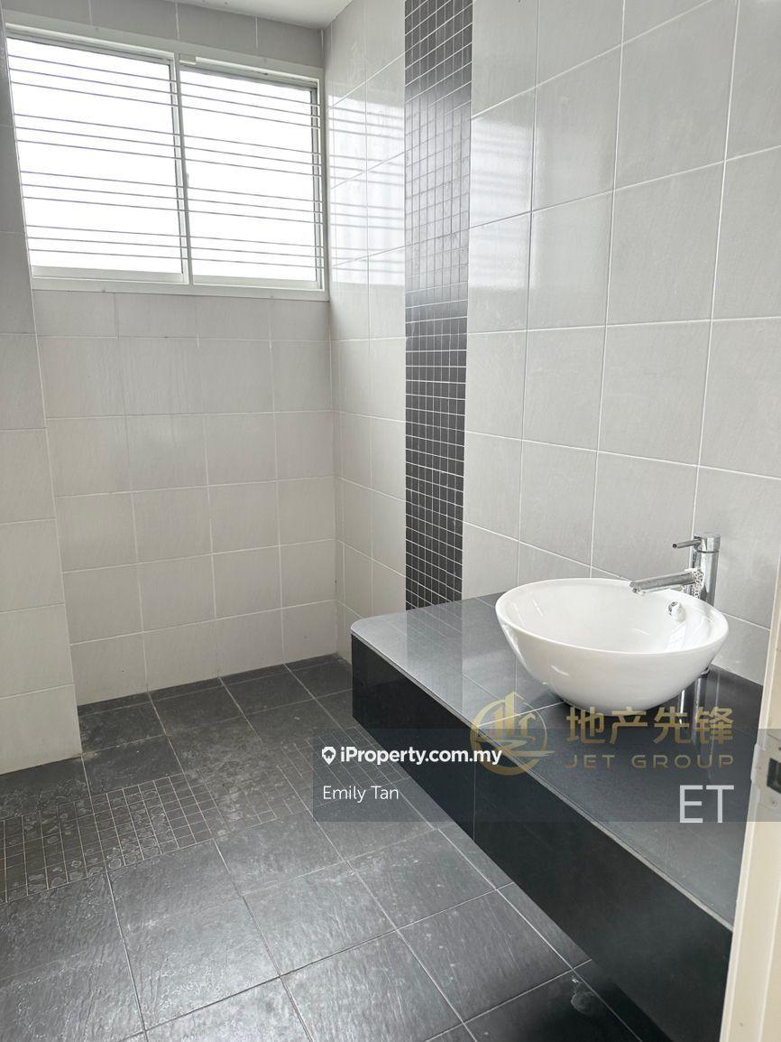 Rumah Berkembar untuk Dijual di Bandar Bukit Tinggi, Klang oleh Emily Tan - iProperty.com.my