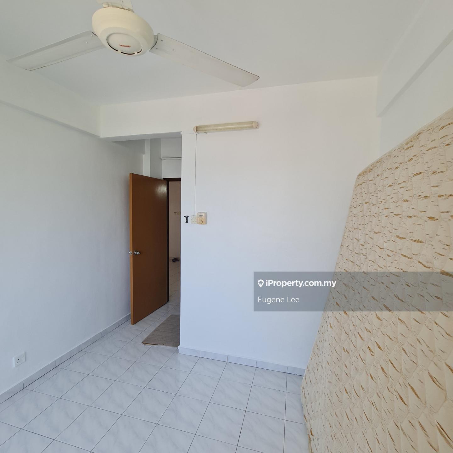 Condominium for Sale in Azuria Condominium by Eugene Lee - iProperty.com.my