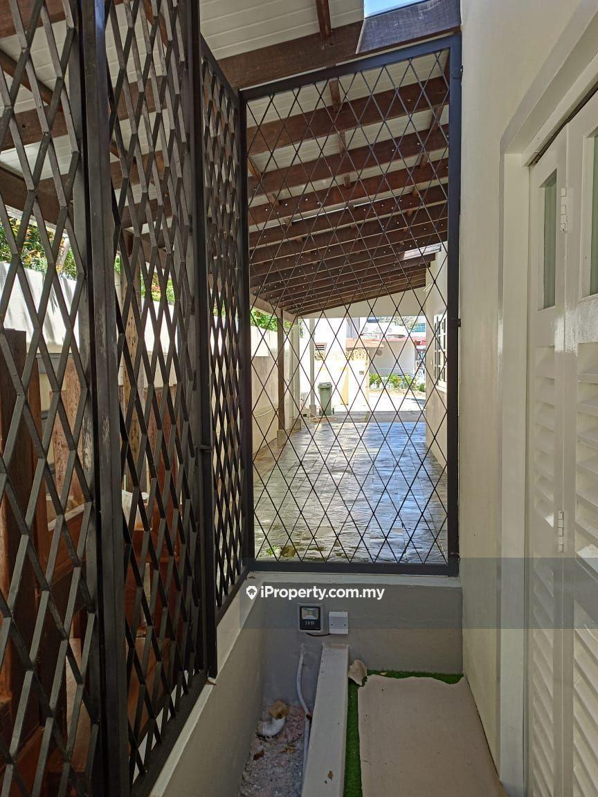 Bungalow House for Sale in Tanjung Bungah, Penang by Ederic J. Low - iProperty.com.my