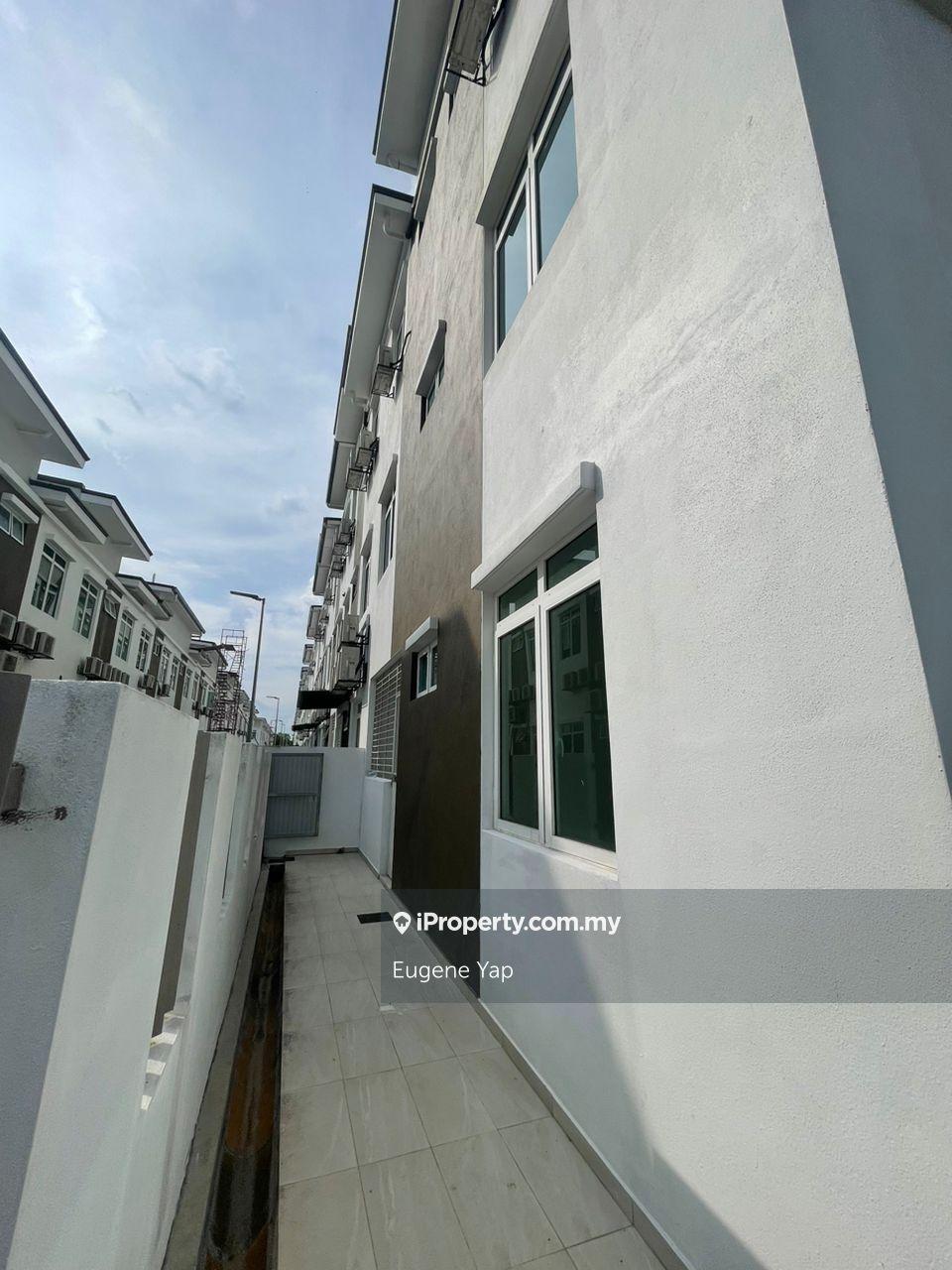 Rumah Berangkai 3 Tingkat untuk Dijual di Puncak Indah @ Ampang, Ampang oleh Eugene Yap - iProperty.com.my