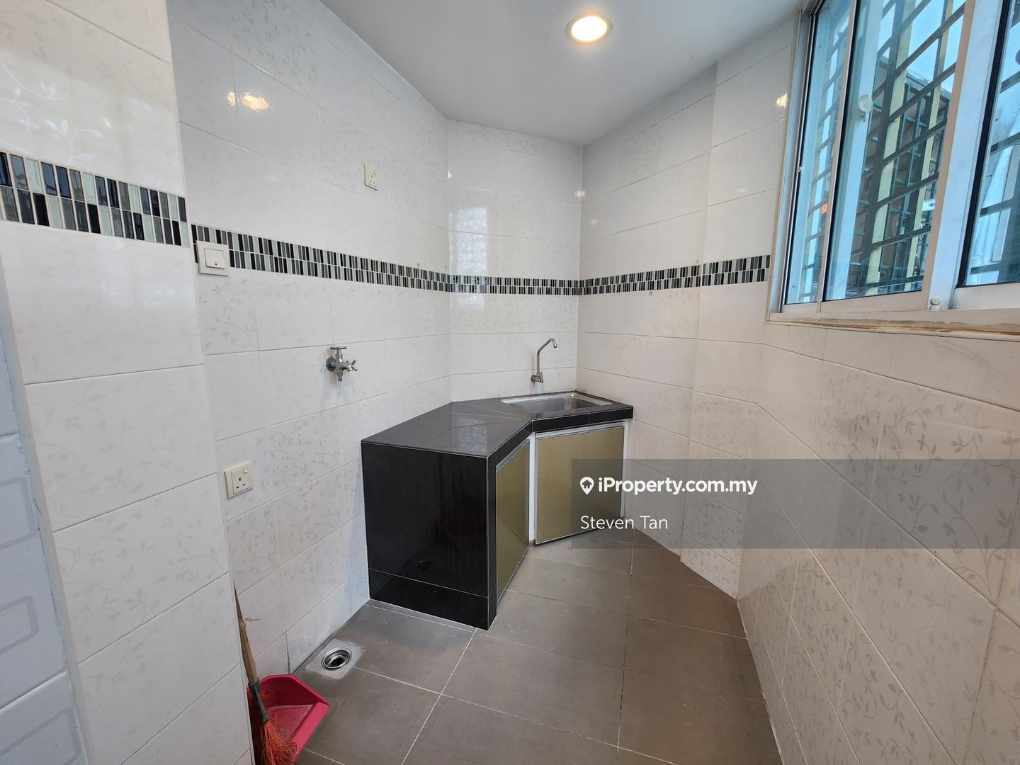 Condominium for Sale in La Vista Condominiums by Steven Tan - iProperty.com.my