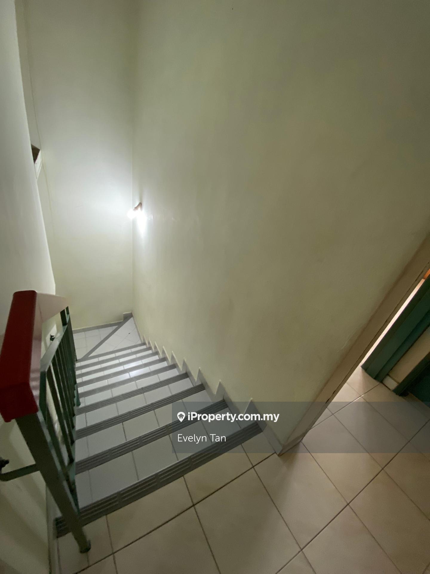 Rumah Berangkai 2 Tingkat untuk Dijual di Subang Jaya, Selangor oleh Evelyn Tan - iProperty.com.my