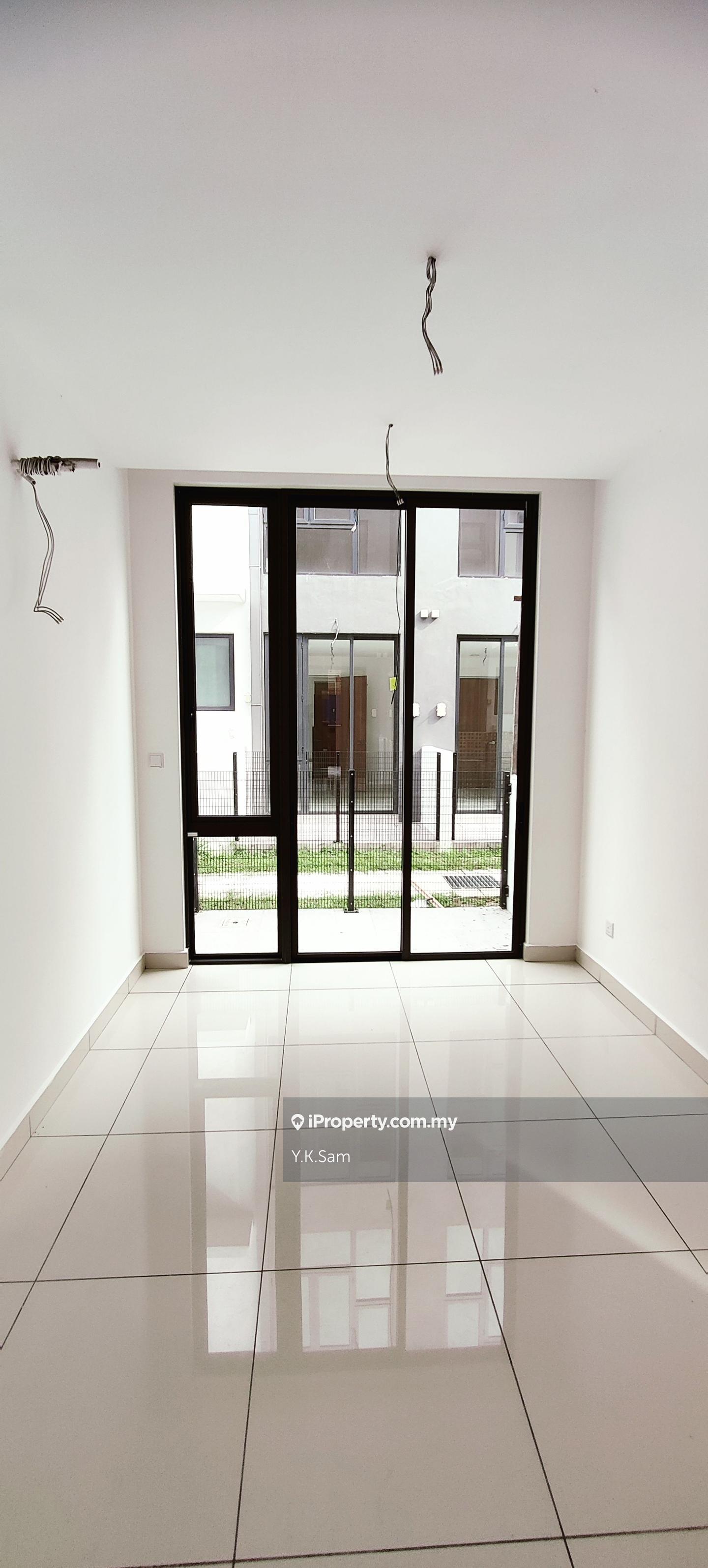 Rumah Berangkai 3 Tingkat untuk Dijual di Taman Puchong Legenda, Puchong oleh Y.K.Sam - iProperty.com.my
