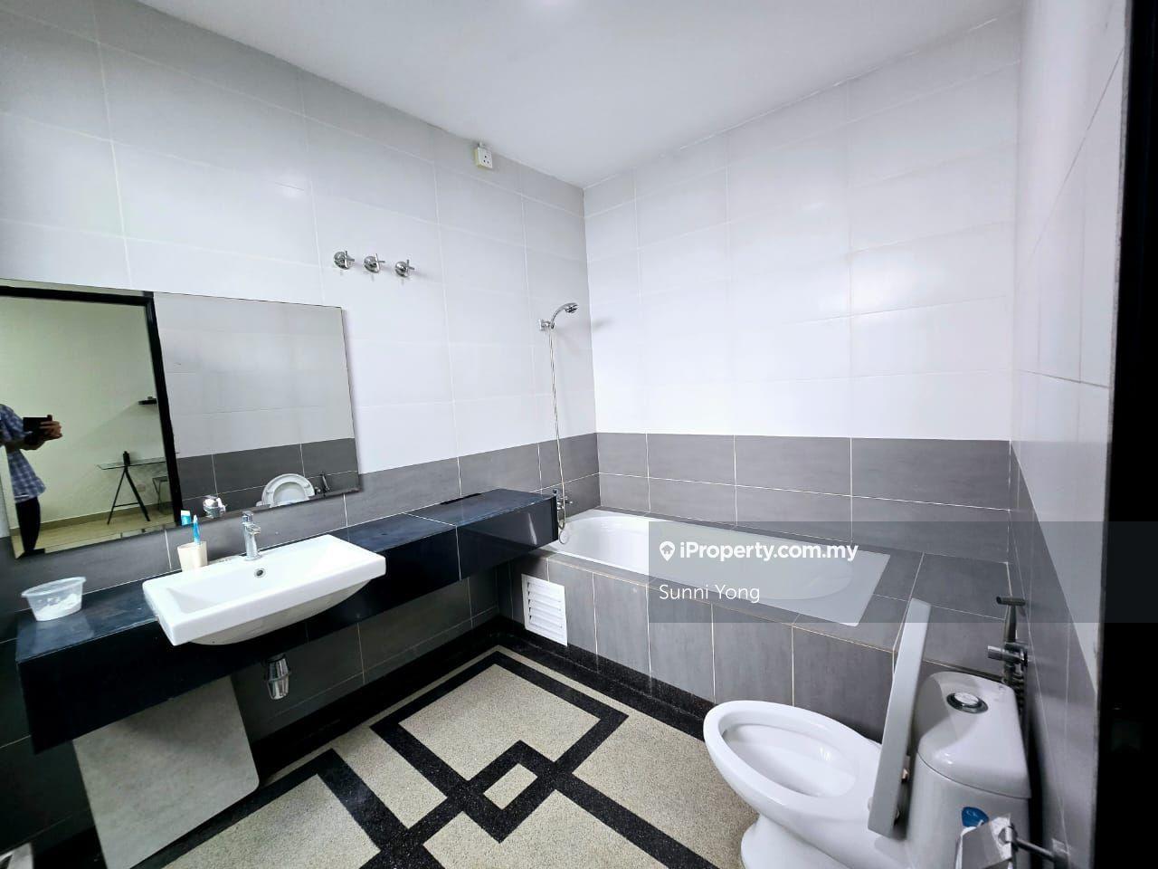 Rumah Berangkai 3 Tingkat untuk Dijual di Kinrara Residence, Puchong oleh Sunni Yong - iProperty.com.my