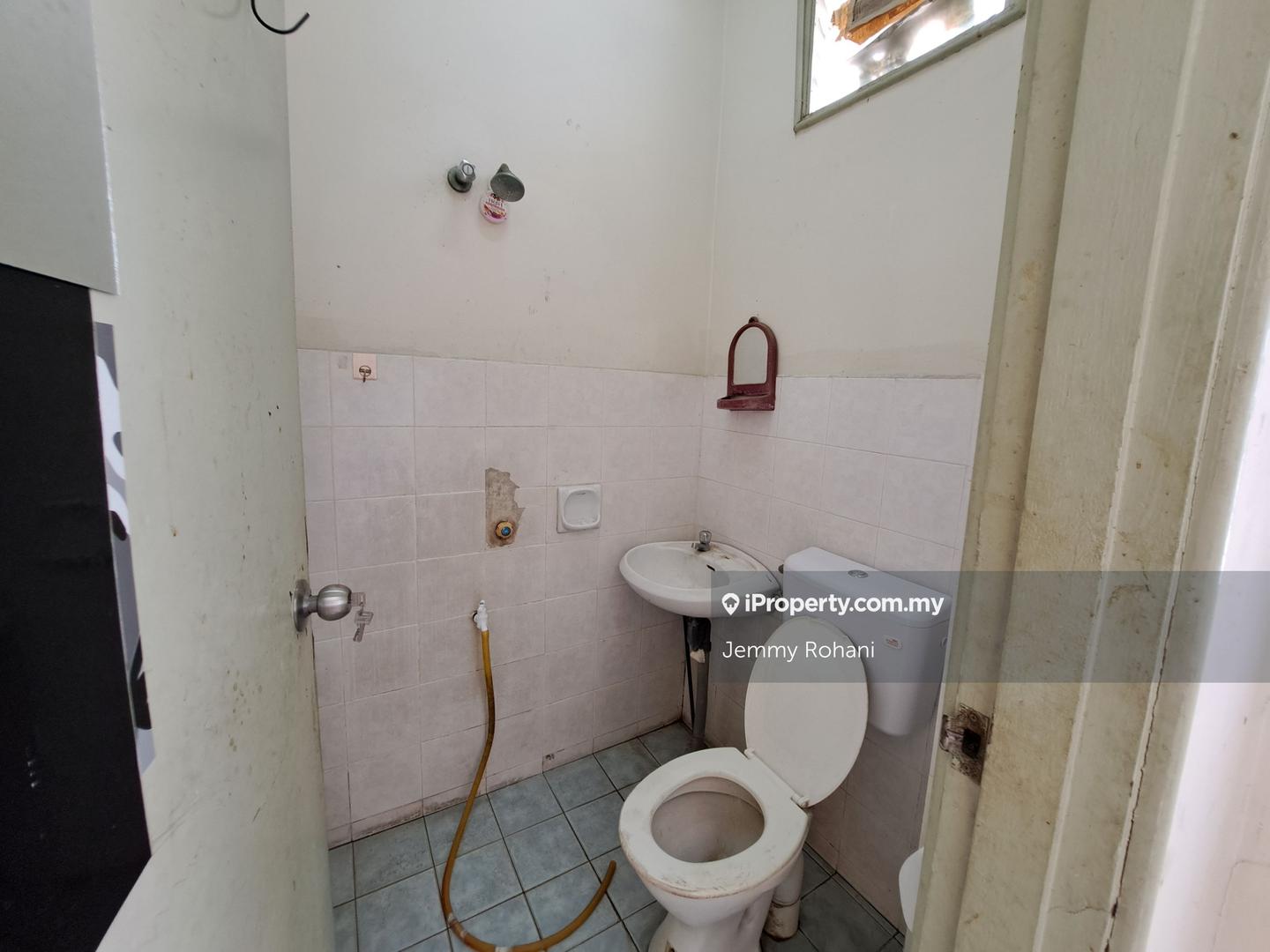 Rumah Berangkai 2 Tingkat untuk Dijual di BBN, Nilai oleh Jemmy Rohani - iProperty.com.my