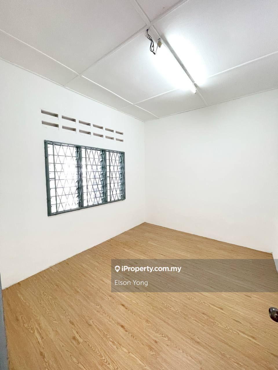 Rumah Berangkai 1 Tingkat untuk Dijual di Taman Hajiad, Tmn Bilal, Bukit Pasir, Batu Pahat oleh Elson Yong - iProperty.com.my