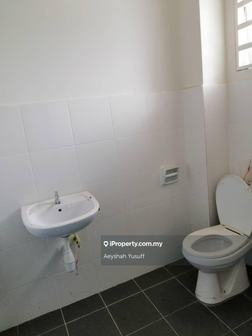 Cluster House for Sale in Puncak Alam Corner, Ktchen Extended, Puncak Alam by Aeyshah Yusuff - iProperty.com.my