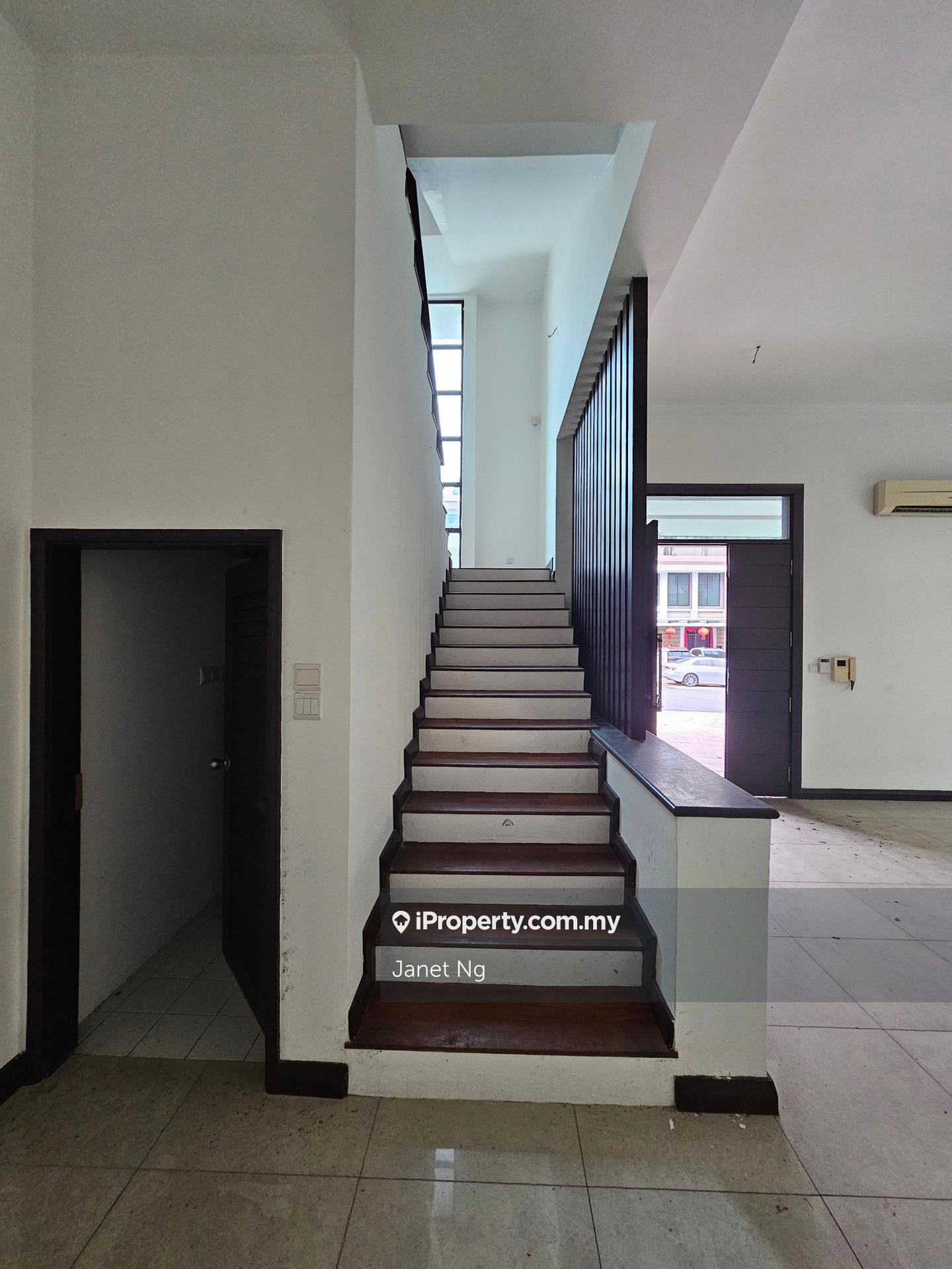 Rumah Berkembar untuk Dijual di Subang Jaya, Selangor oleh Janet Ng - iProperty.com.my