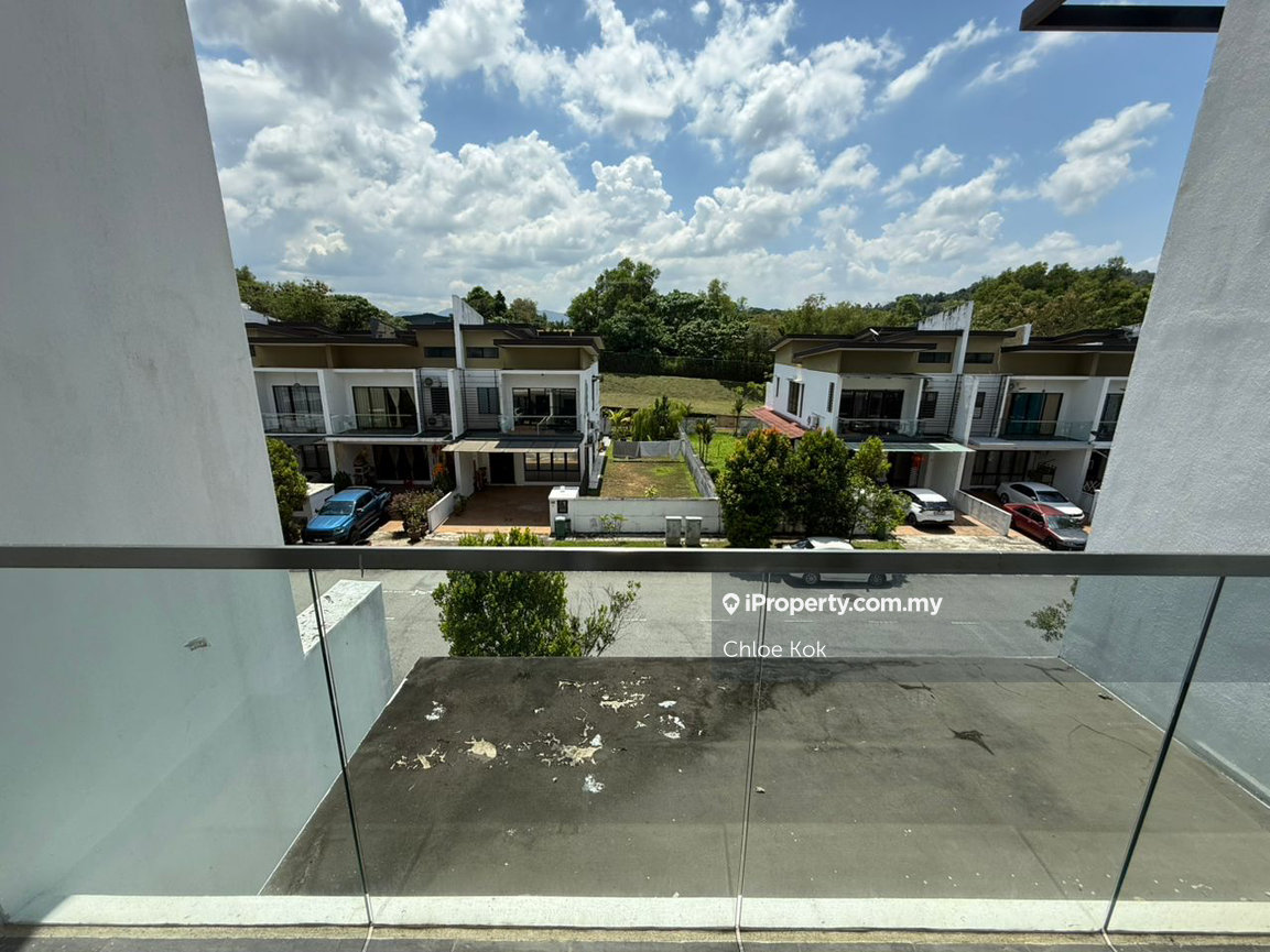 Rumah Berangkai 3 Tingkat untuk Dijual di Taman Anggun 3, Rawang oleh Chloe Kok - iProperty.com.my