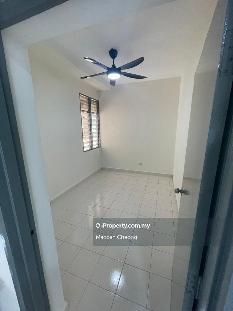 Apartment for Rent in Pangsapuri Lagoon Perdana by Maccen Cheong - iProperty.com.my