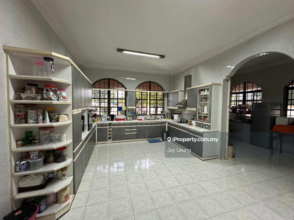 Bungalow House for Sale in Taman Golf, Ipoh by Jay Leung - iProperty.com.my