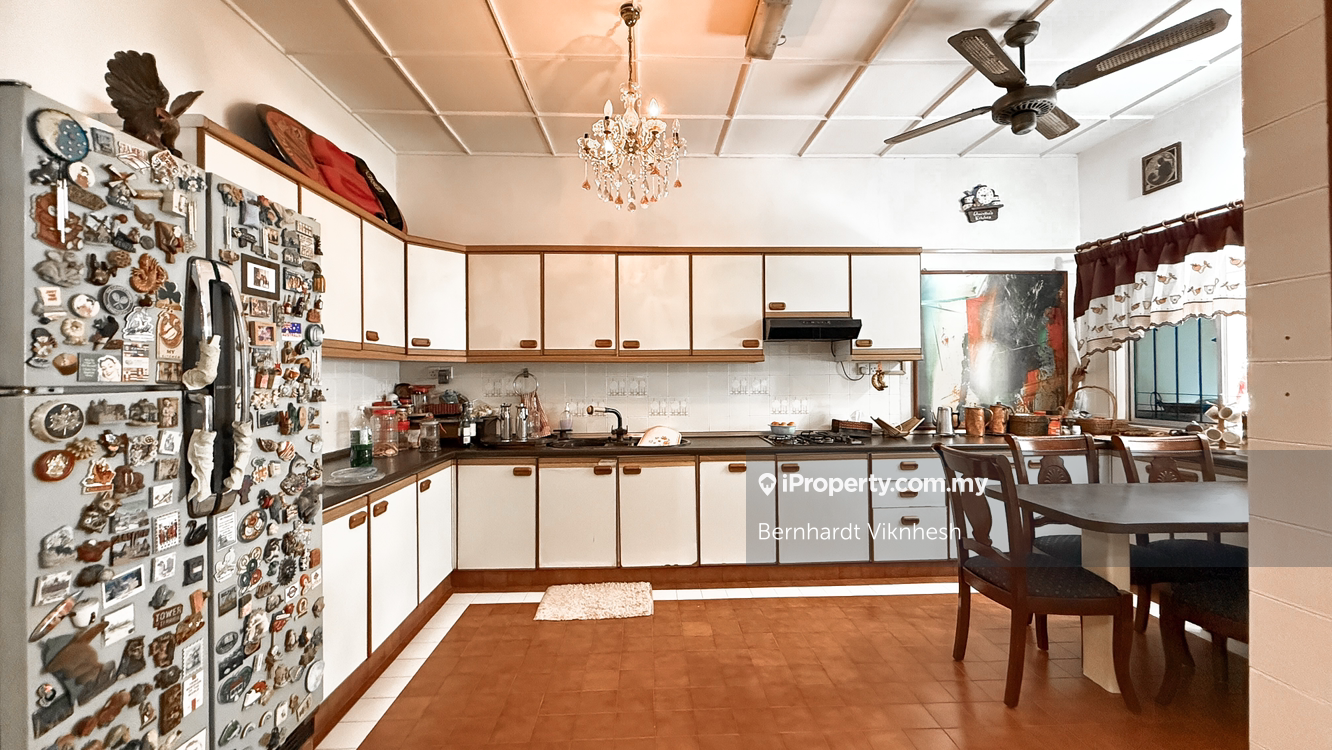 Bungalow House for Sale in Seksyen 5, Petaling Jaya by Bernhardt Viknhesh - iProperty.com.my
