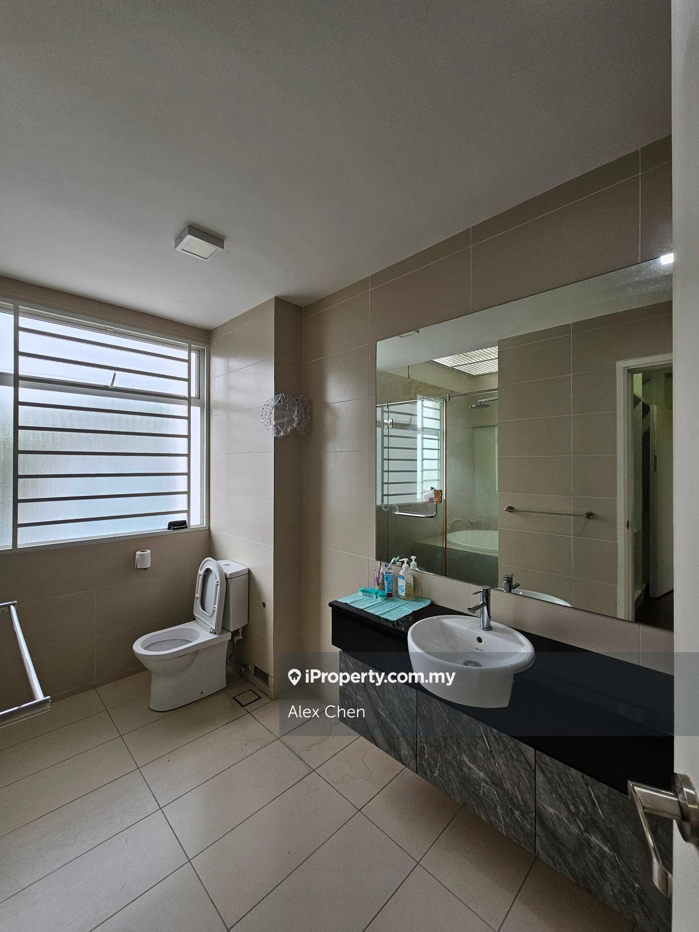 Rumah Berkembar untuk Dijual di Taman Tropicana Cheras, Bandar Sungai Long oleh Alex Chen - iProperty.com.my