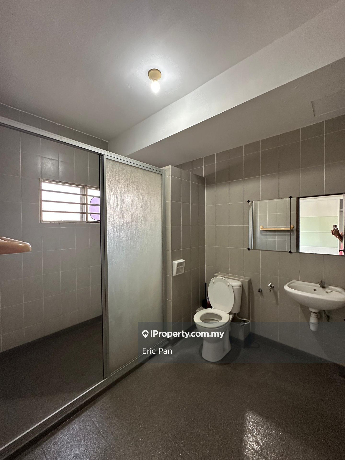 Rumah Berangkai 2.5 Tingkat untuk Dijual di Taman Prima Tropika, Taman Equine, Equine Park, Seri Kembangan oleh Eric Pan - iProperty.com.my