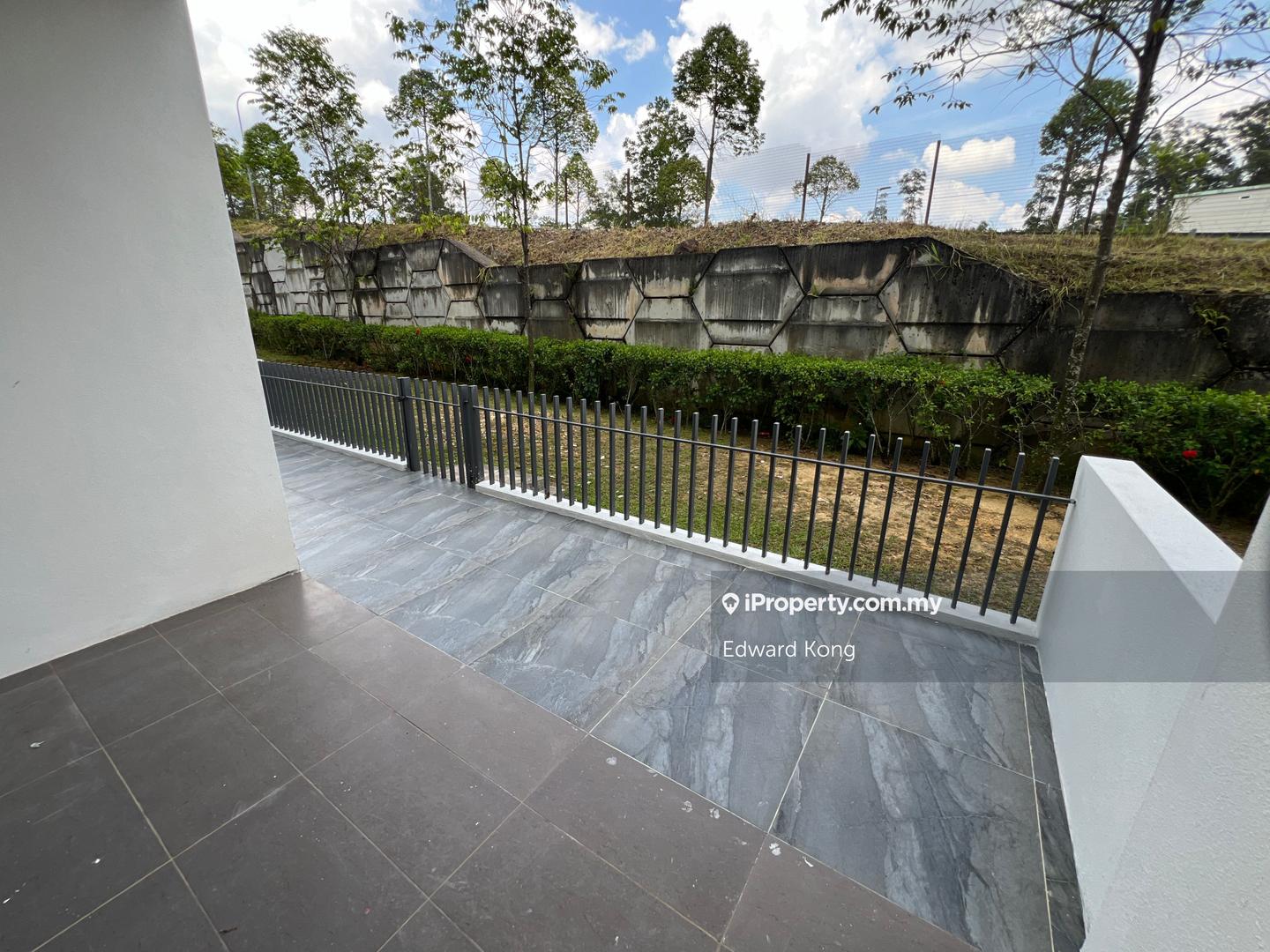 Rumah Berangkai 3 Tingkat untuk Disewa di Tamansari, Rawang oleh Edward Kong - iProperty.com.my