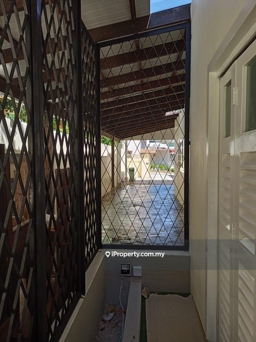 Bungalow House for Sale in Tanjung Bungah, Penang by Ederic J. Low - iProperty.com.my