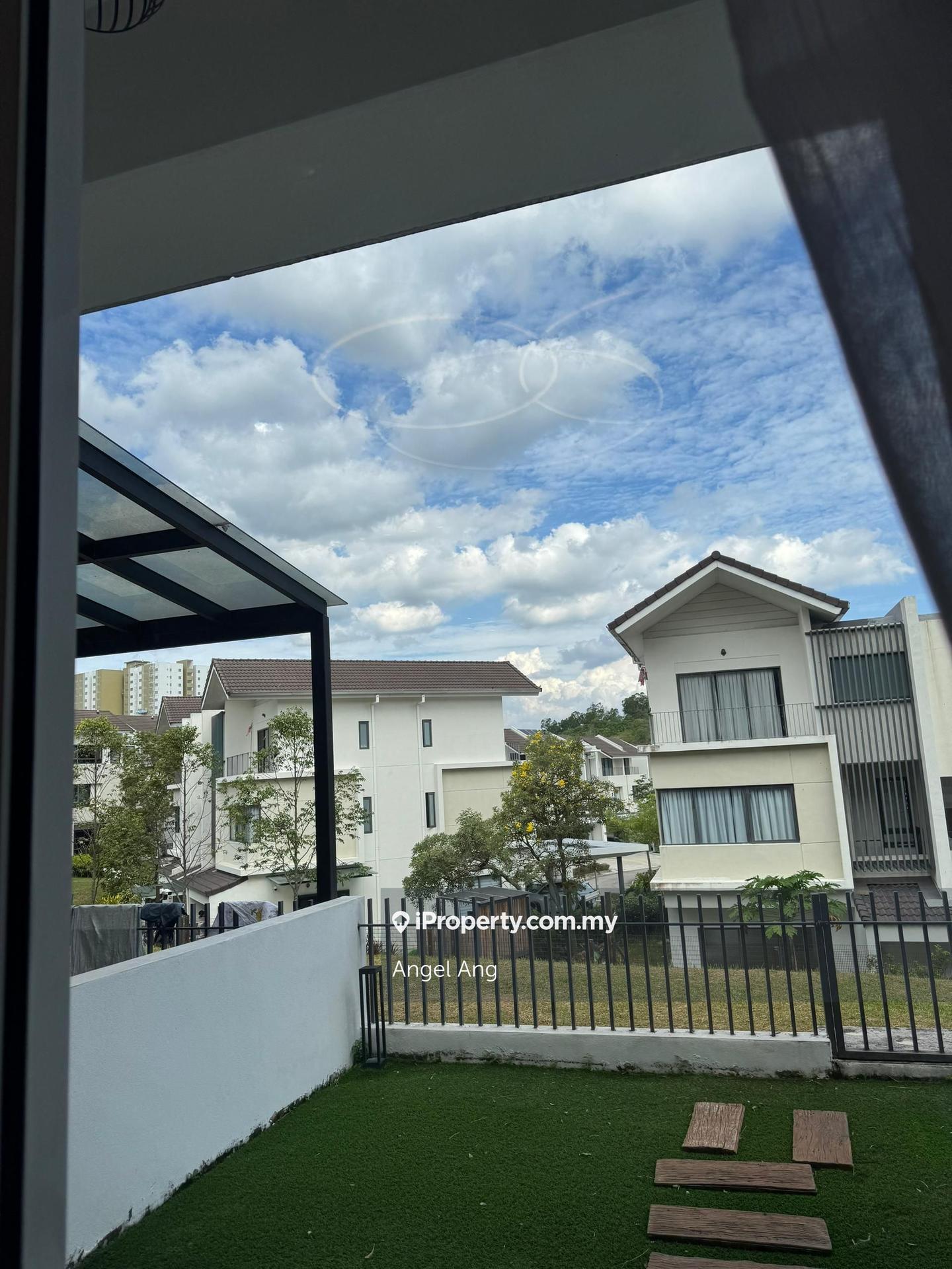 Rumah Berangkai 3 Tingkat untuk Disewa di Tamansari Camelia, Rawang oleh Angel Ang - iProperty.com.my