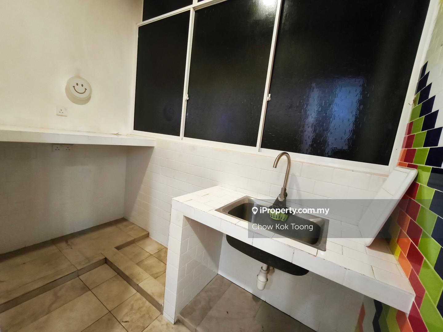 Service Residence for Sale in O'hako Residence by Chow Kok Toong - iProperty.com.my