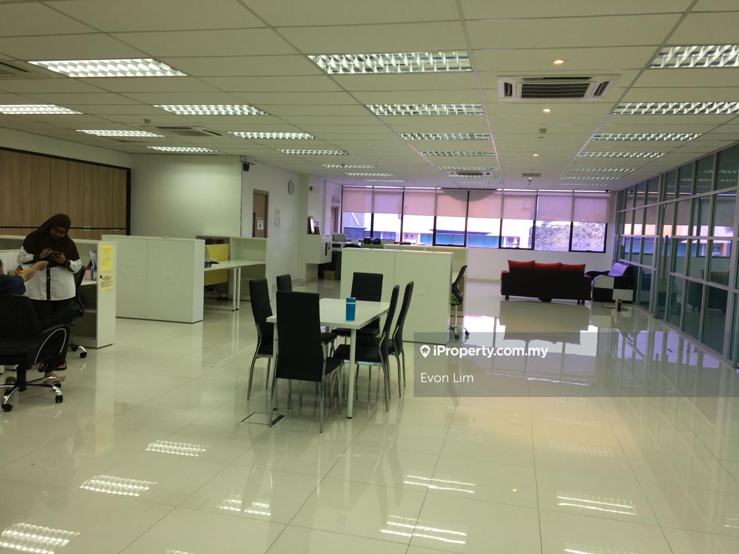 Semi-D Komersial untuk Disewa di Batu Caves, Selangor oleh Evon Lim - iProperty.com.my