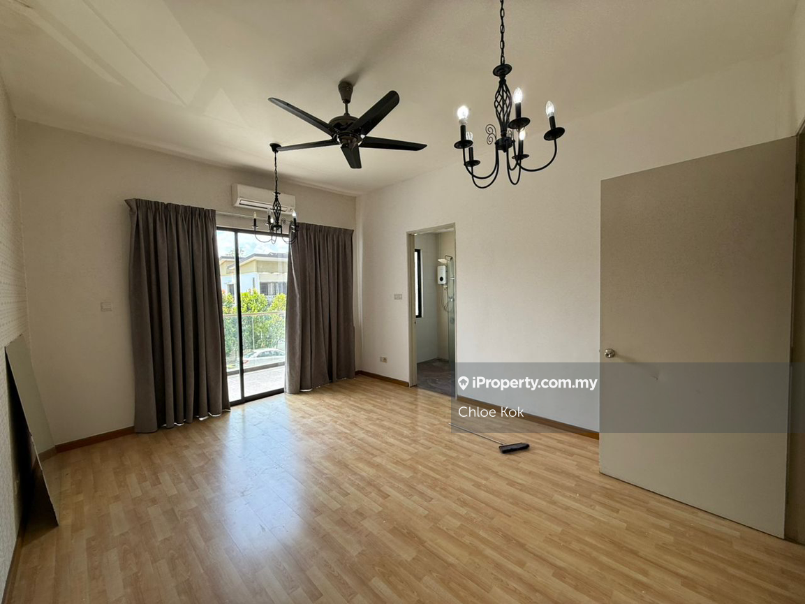 Rumah Berangkai 3 Tingkat untuk Dijual di Taman Anggun 3, Rawang oleh Chloe Kok - iProperty.com.my