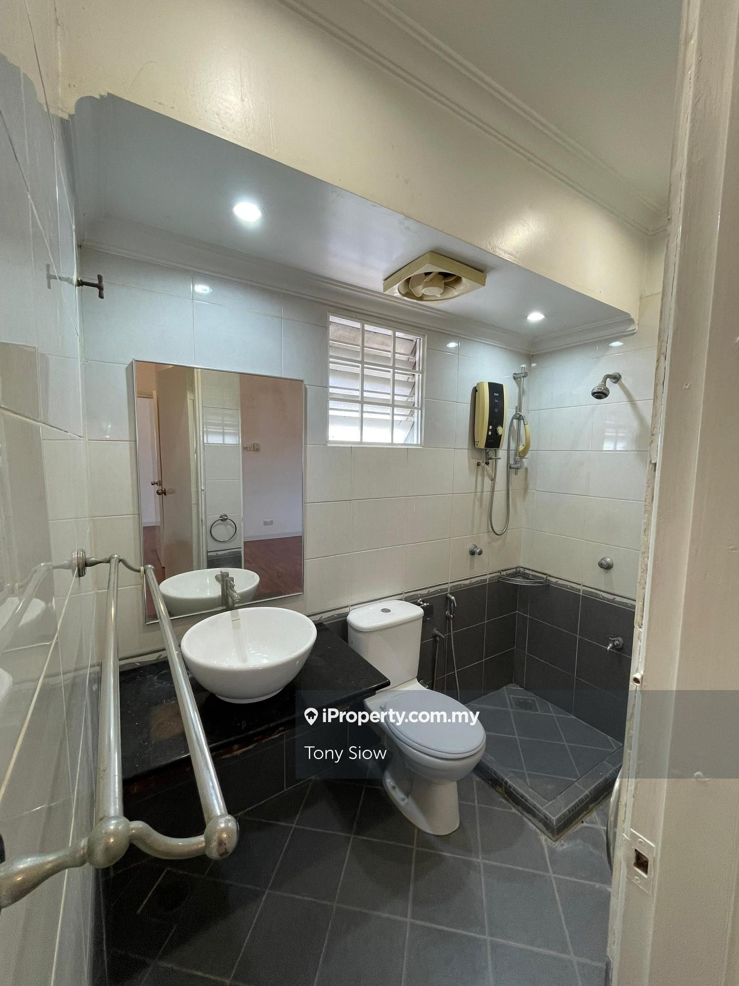 Rumah Berangkai 2 Tingkat untuk Dijual di Usj 5, Subang Jaya oleh Tony Siow - iProperty.com.my