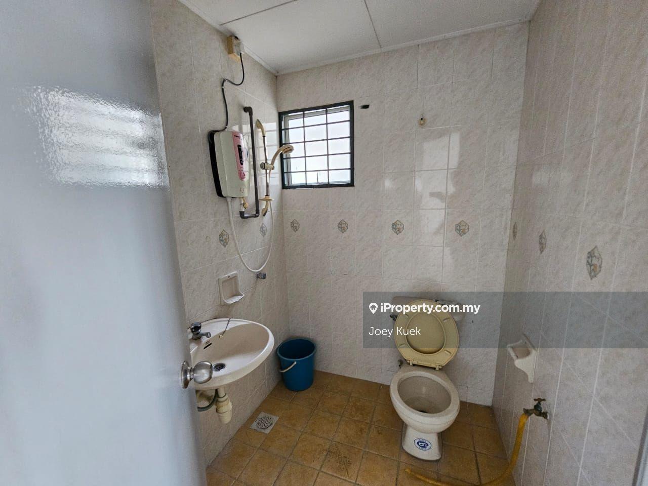 Condominium for Sale in La Vista Condominiums by Joey Kuek - iProperty.com.my